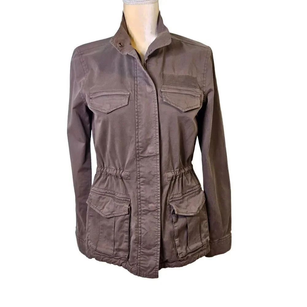 Hinge, army green colored jacket. Size XS.